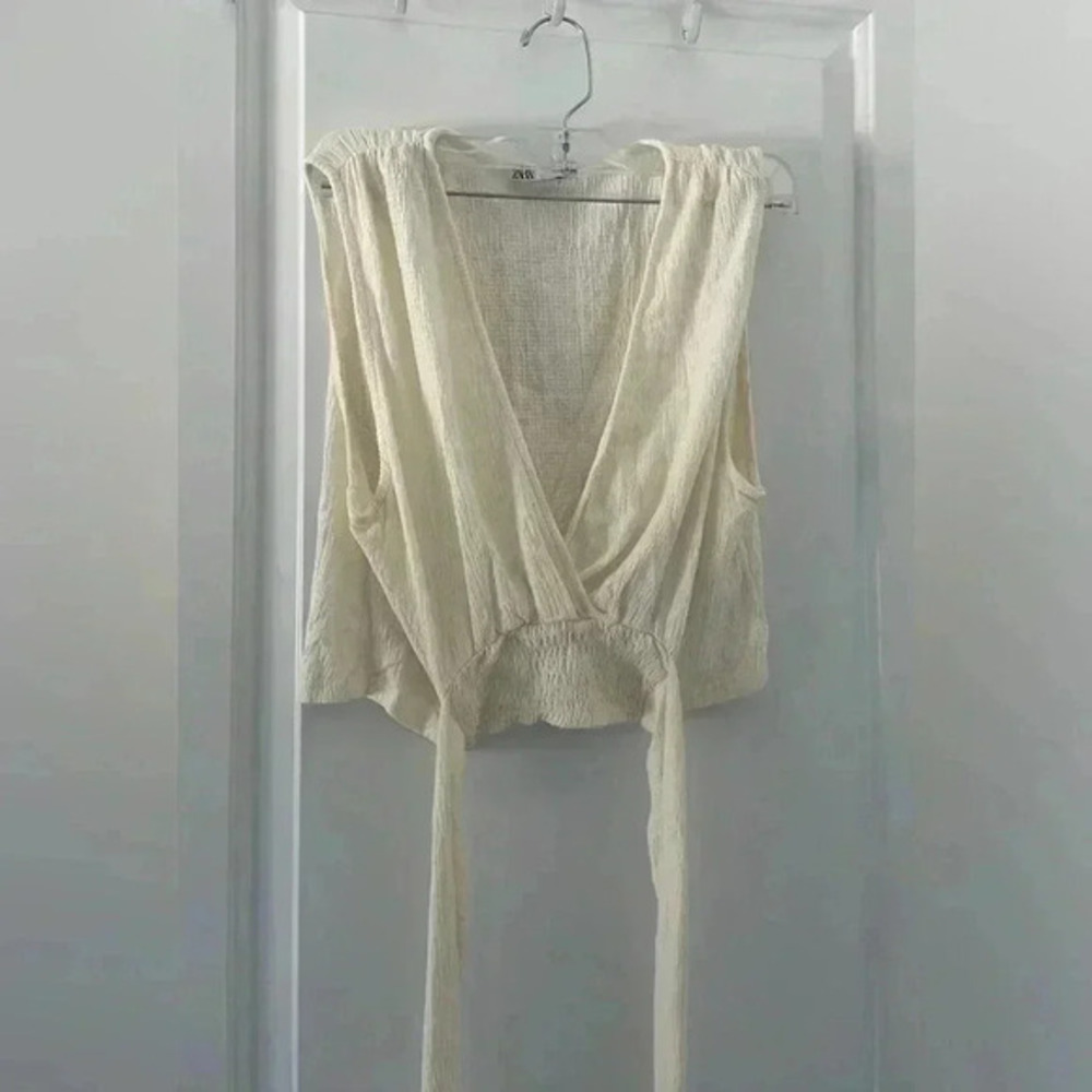 Ivory/ off white top with tie